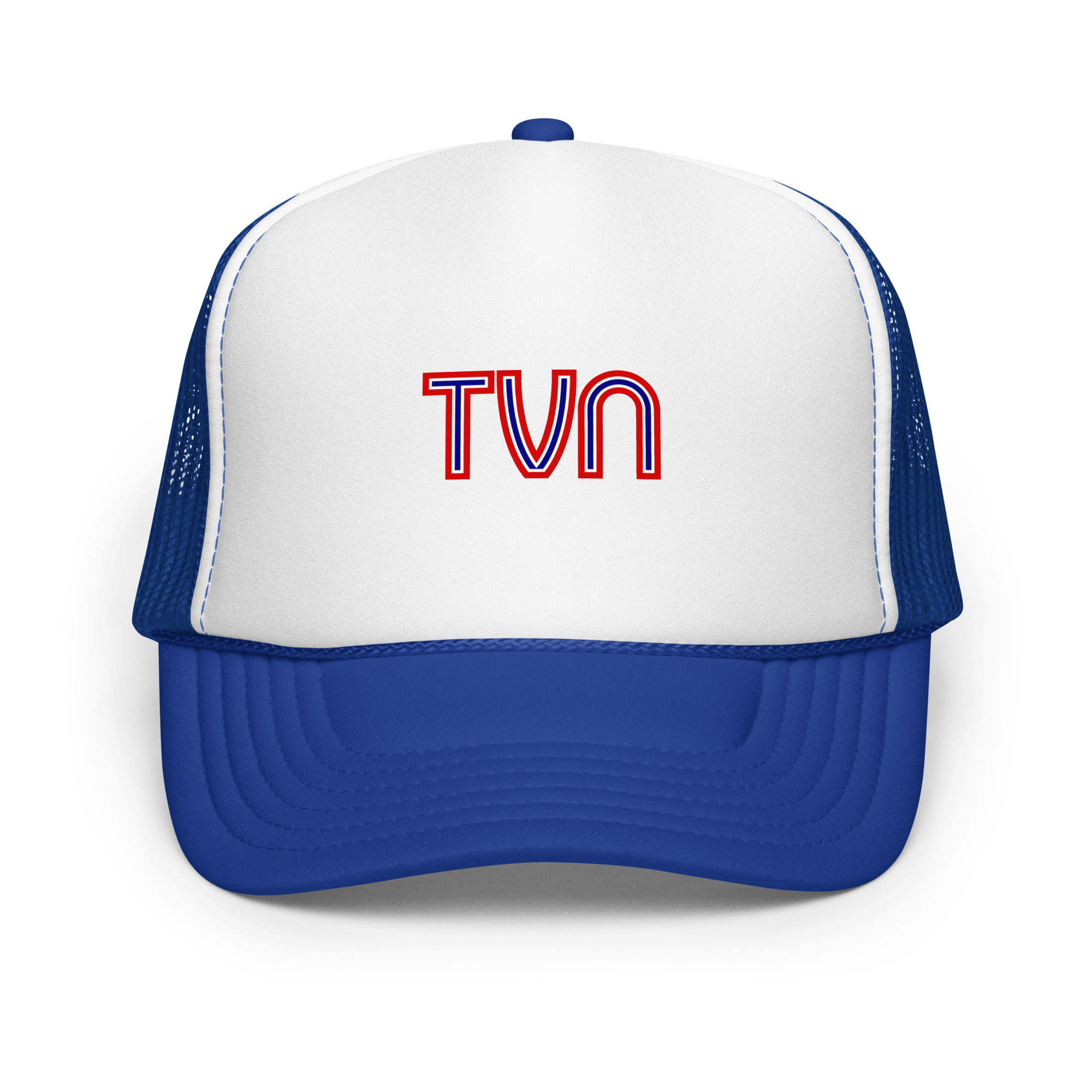 Hvit og blå trucker-caps med den originale retro TVN-logoen trykket i rødt og blått på frontpanelet