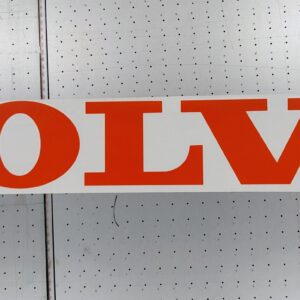 Stor Volvo logo i oransje skåret vinyl uten bakgrunn, 85 cm bred og 11 cm høy
